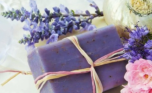 Find out all the advantages of using natural soaps