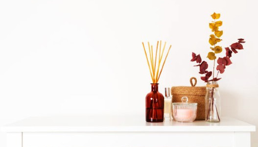 Give the touch of elegance with our glass jars for reed diffuser and cases