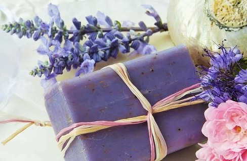 Find out all the advantages of using natural soaps