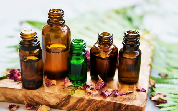 Discover the benefits of aromatherapy and essential oils for this fall